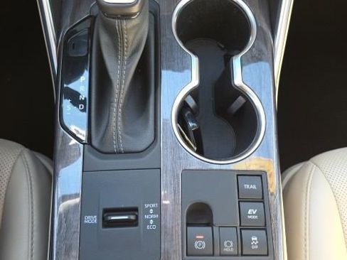 Used 2023 Toyota Highlander Limited image 19