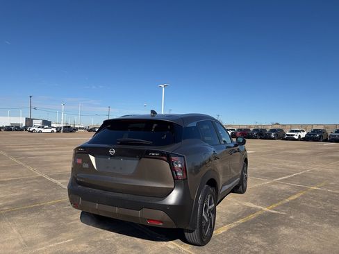 Certified 2025 Nissan Kicks SV w/ SV Premium Package image 12