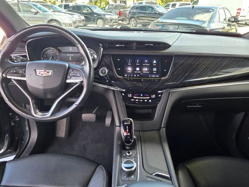 Used 2020 Cadillac XT6 Premium Luxury AWD/4WD image 16
