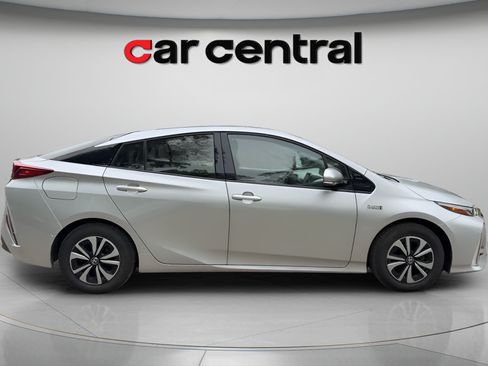 Used 2018 Toyota Prius Prime Advanced FWD image 6