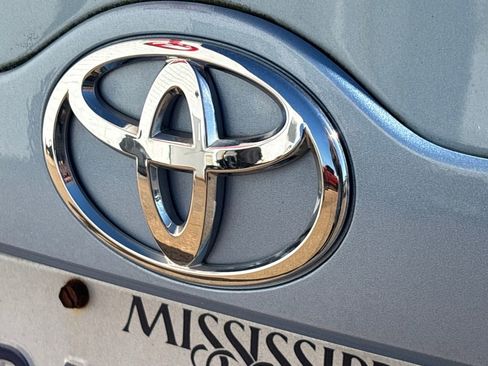 Used 2012 Toyota Camry LE image 30