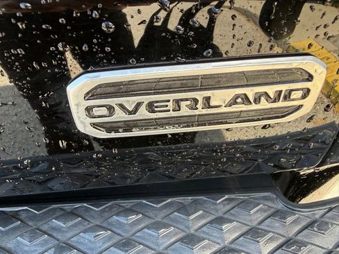 Used 2023 Jeep Gladiator Overland AWD/4WD image 13