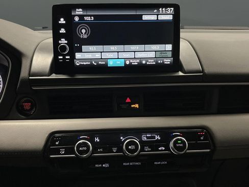 Used 2024 Honda Pilot Touring image 9