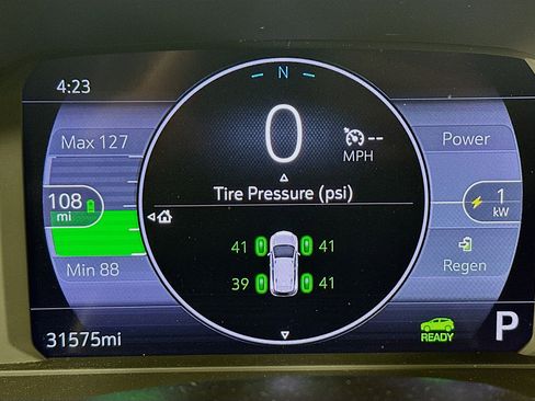 Used 2023 Chevrolet Bolt EUV LT w/ Convenience Package FWD image 19