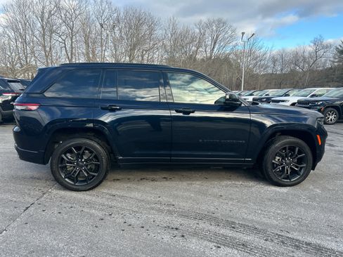 Used 2023 Jeep Grand Cherokee 30th Anniversary image 4