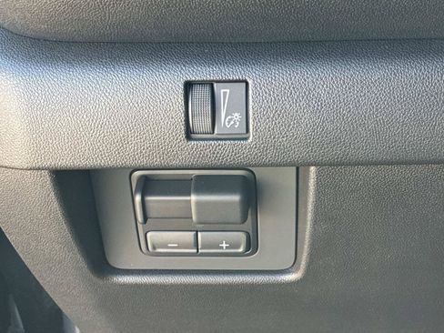 Used 2025 Chevrolet Colorado Trail Boss AWD/4WD image 25