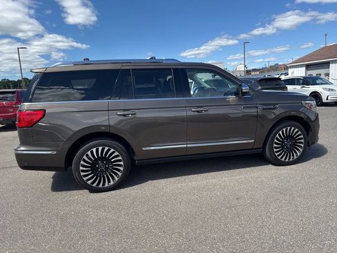 Used 2021 Lincoln Navigator Black Label w/ Cargo Convenience Package AWD/4WD image 6