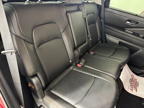 Used 2022 Nissan Pathfinder SL AWD/4WD image 39