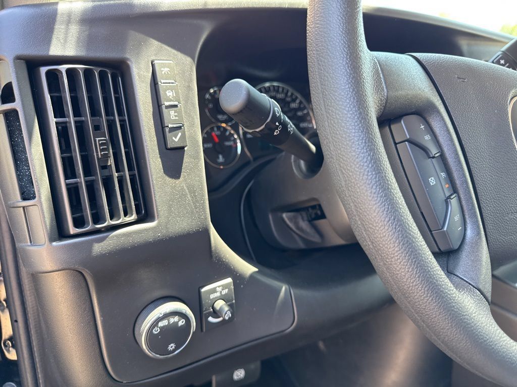 New 2026 Chevrolet Express 2500 Extended w/ Communications Package RWD image 13