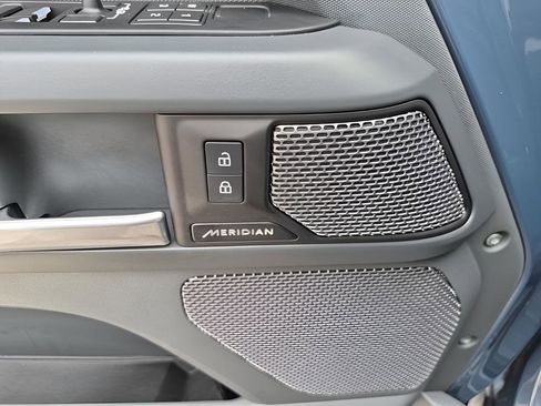 Used 2024 Land Rover Defender 110 X-Dynamic SE image 28