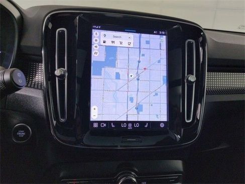 Used 2023 Volvo XC40 B5 Plus image 23