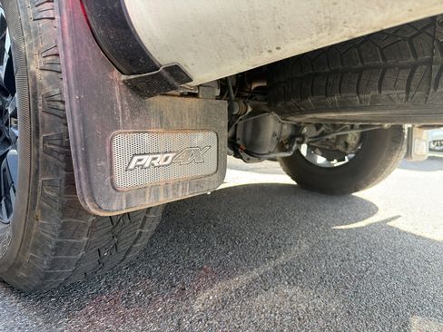Used 2021 Nissan Titan PRO-4X w/ Pro-4x Convenience Package AWD/4WD image 15