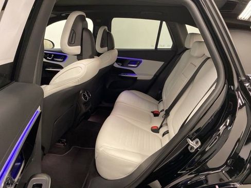 Used 2024 Mercedes-Benz GLC 300 4MATIC image 23