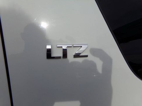 Used 2007 Chevrolet Suburban LTZ w/ LTZ Preferred Equipment Group AWD/4WD image 10