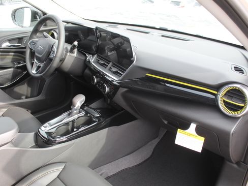 New 2026 Chevrolet Trax ACTIV w/ Sunroof Package image 15