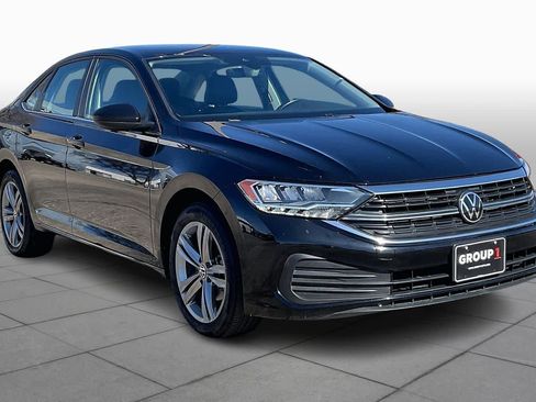 Used 2024 Volkswagen Jetta SE image 3