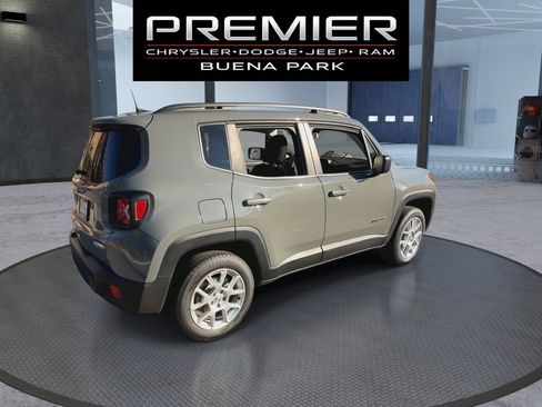 Used 2022 Jeep Renegade Latitude AWD/4WD image 8