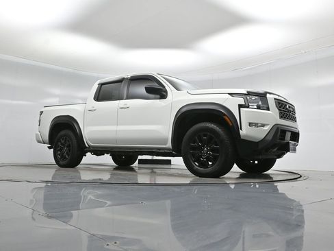 Used 2022 Nissan Frontier SV w/ Technology Package image 4