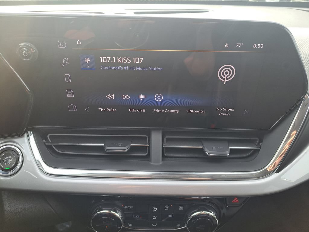 Used 2025 Chevrolet Trax LT w/ LT Convenience Package FWD image 13