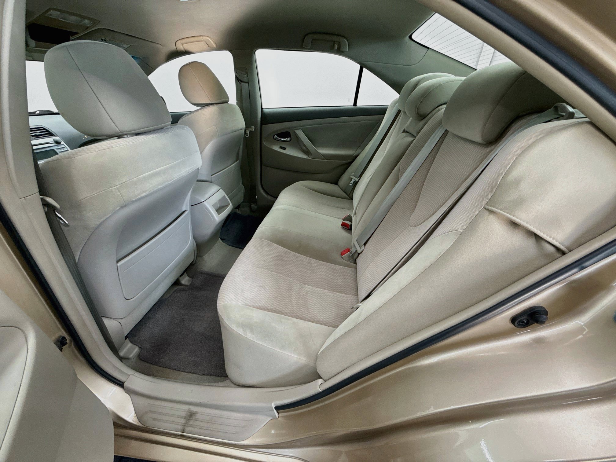 Used 2011 Toyota Camry LE FWD image 24