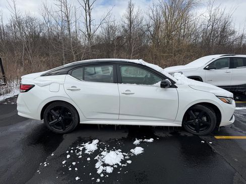 Used 2023 Nissan Sentra SR w/ SR Premium Package image 4