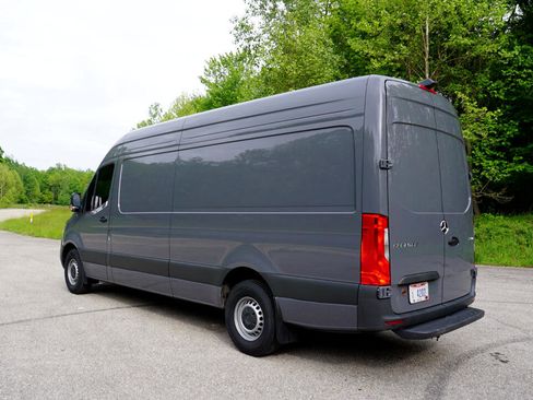 Used 2024 Mercedes-Benz Sprinter 2500 image 3