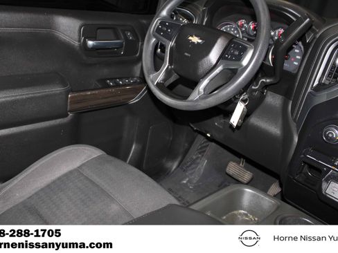 Used 2020 Chevrolet Silverado 1500 LT w/ LT Value Package AWD/4WD image 8