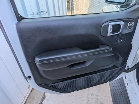 Used 2020 Jeep Wrangler Unlimited Sahara image 10