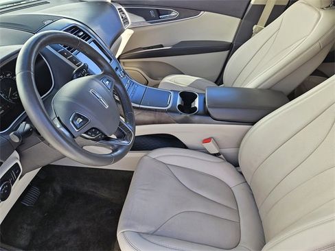 Used 2018 Lincoln MKX Reserve w/ Lincoln MKX Climate Package image 12