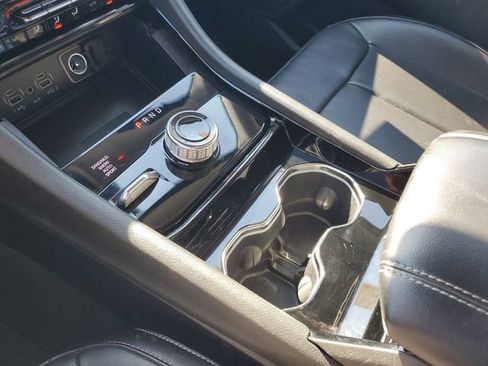 Used 2023 Jeep Grand Cherokee L Limited w/ Luxury Tech Group II image 19