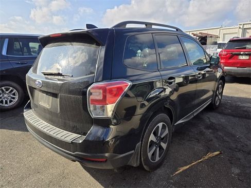 Used 2017 Subaru Forester 2.5i Premium image 4