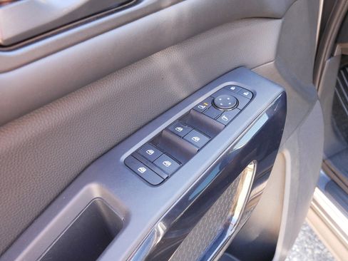 Used 2025 Nissan Pathfinder SV image 19