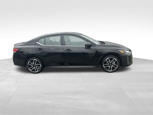 Certified 2025 Nissan Sentra SR w/ SR Premium Package image 7