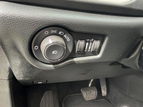 Used 2025 Chrysler Pacifica Select FWD image 21