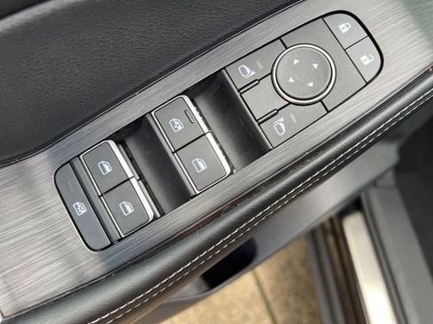 Used 2024 Nissan Rogue SL image 45