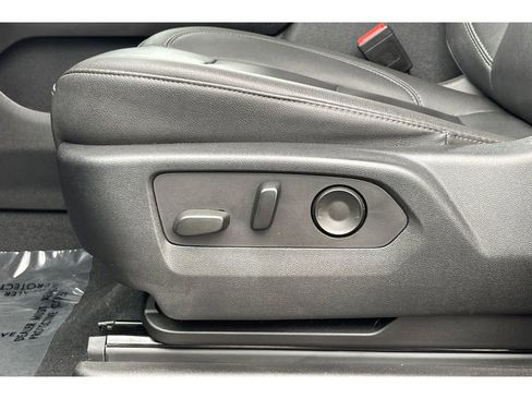 Used 2022 Chevrolet Suburban LT w/ Luxury Package image 14