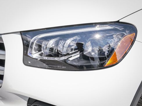Used 2025 Mercedes-Benz GLS 450 4MATIC image 6