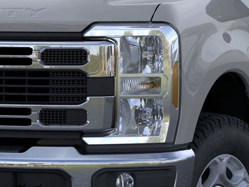 New 2026 Ford F250 XLT w/ FX4 Off-Road Package AWD/4WD image 18