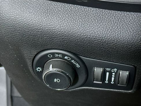 Used 2022 Jeep Compass Latitude w/ Sun and Sound Group image 17