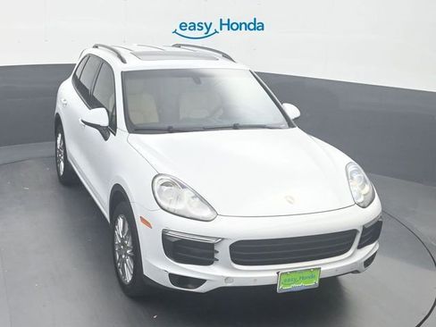Used 2016 Porsche Cayenne w/ Premium Package AWD/4WD image 19