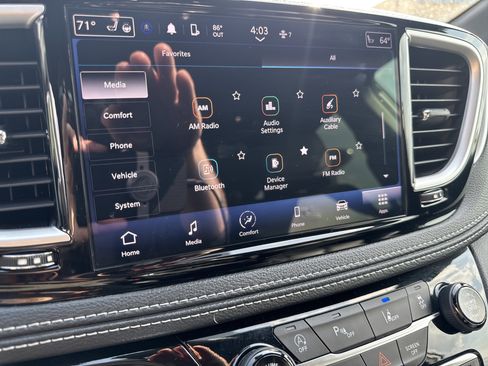 Used 2024 Chrysler Pacifica Touring-L w/ S Appearance Package image 36