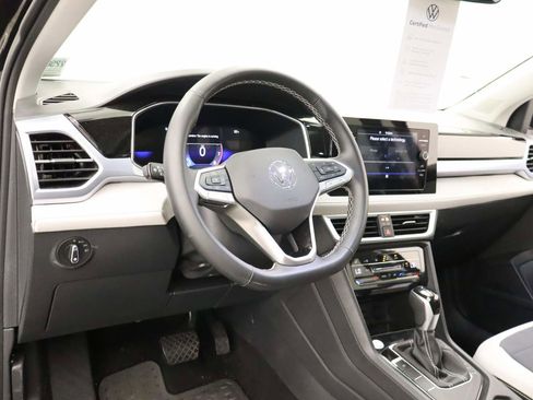 Certified 2025 Volkswagen Taos SE w/ Panoramic Sunroof Package image 14