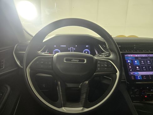 Used 2023 Jeep Grand Cherokee L Limited w/ Luxury Tech Group II image 16