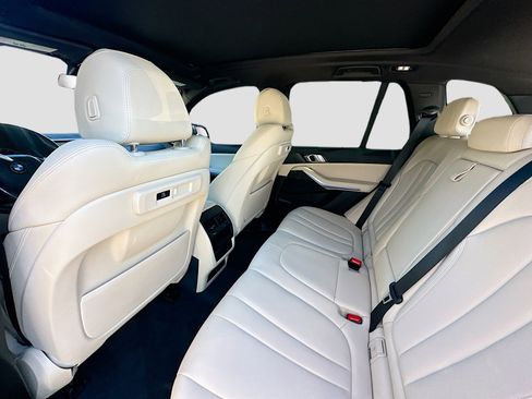 Used 2022 BMW X5 sDrive40i w/ Parking Assistance Package image 27