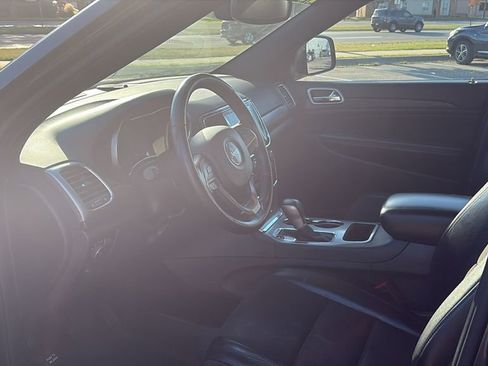 Used 2019 Jeep Grand Cherokee Altitude image 11