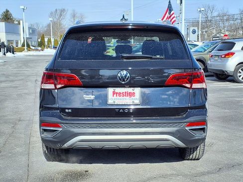Certified 2024 Volkswagen Taos SE w/ Panoramic Sunroof Package image 4