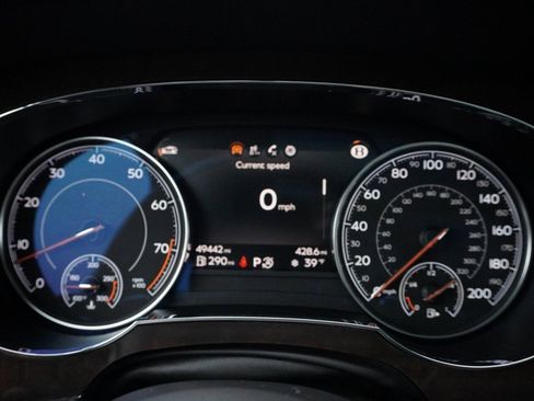Used 2019 Bentley Bentayga V8 image 44
