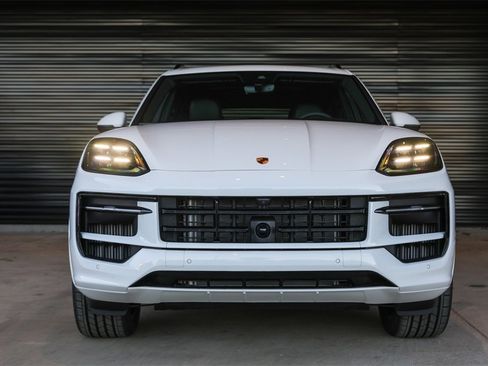 Used 2025 Porsche Cayenne image 6