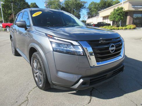 Used 2022 Nissan Pathfinder S w/ Cargo Package image 10