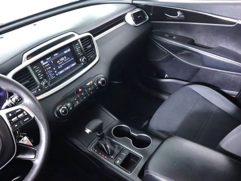 Used 2019 Kia Sorento FWD image 30